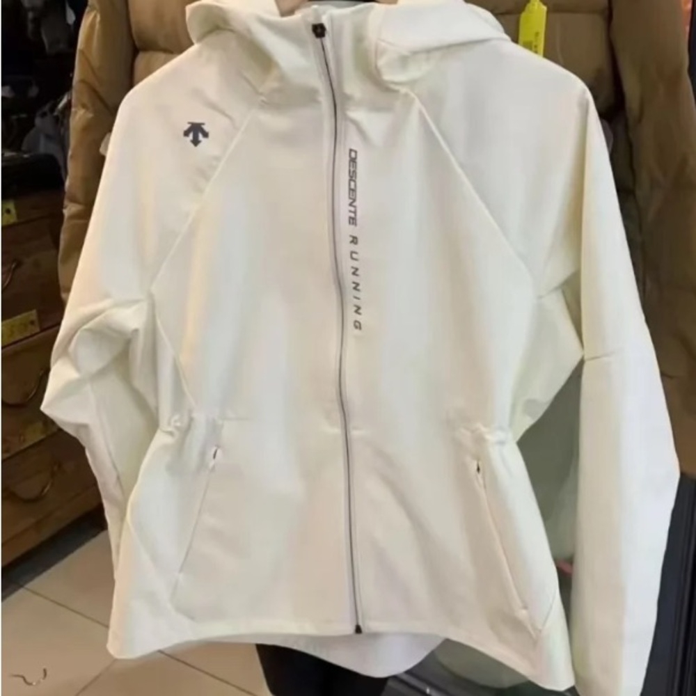 Descente Off-White Hooded Jacket